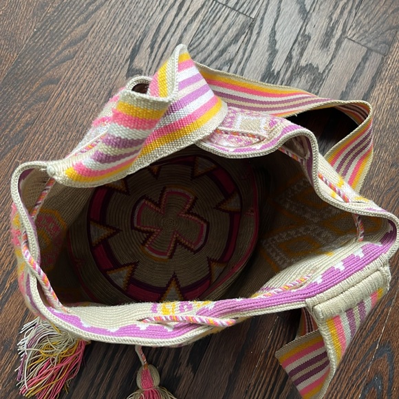 Handmade colorful woven bucket bag with tassels. Crossbody bag. - Picture 6 of 7